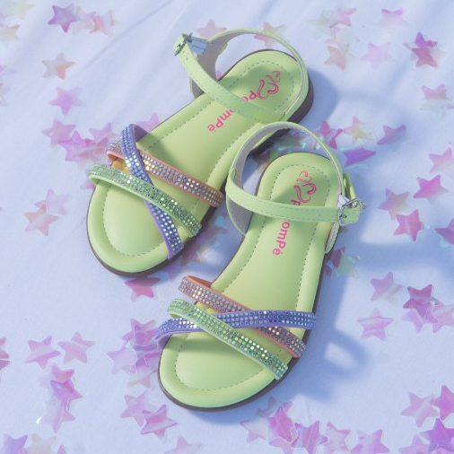 Sandália Menina Delicada Com  tiras em Strass em Oferta na Shopee