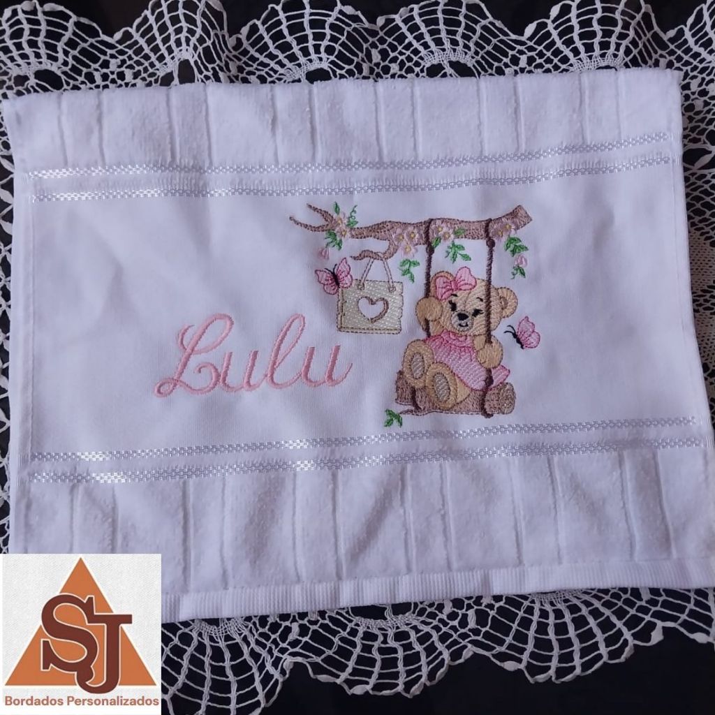 Toalha Bordada Personalizada de  Mão/Boca /Lavabo Ursa no Balanço e com Nome em Oferta na Shopee