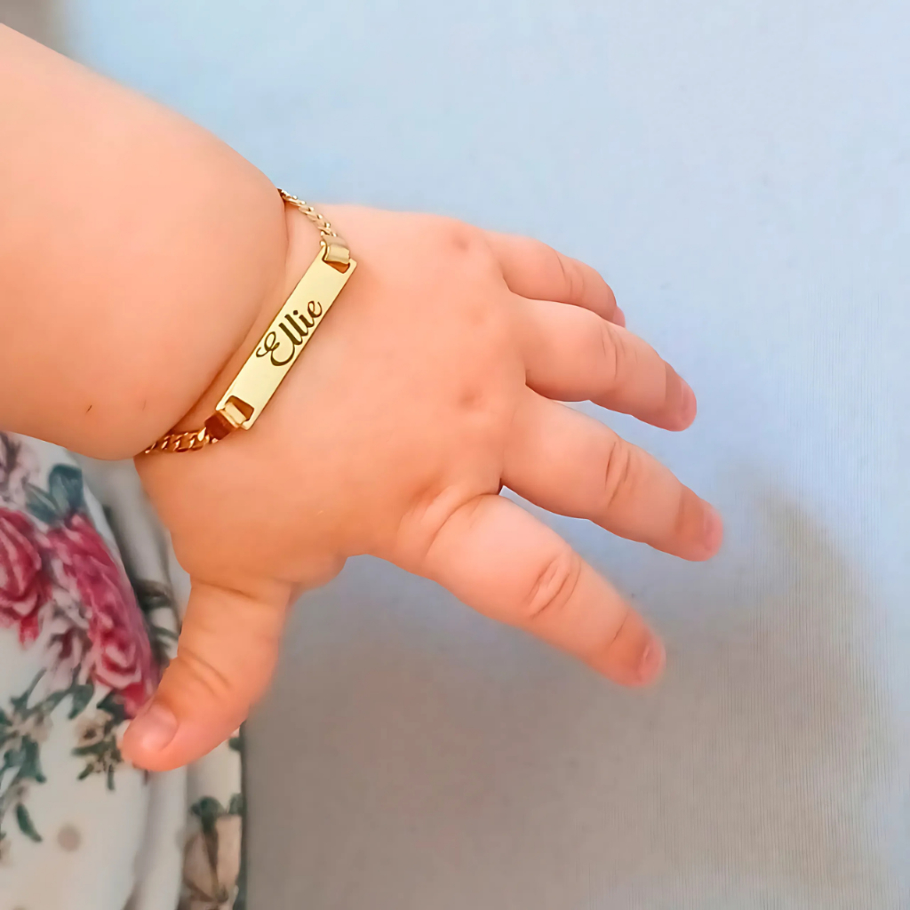 Pulseira Infantil Personalizada Com o Nome Gravado a Laser Recém Nascido Banho Ouro 18k Com Caixinha