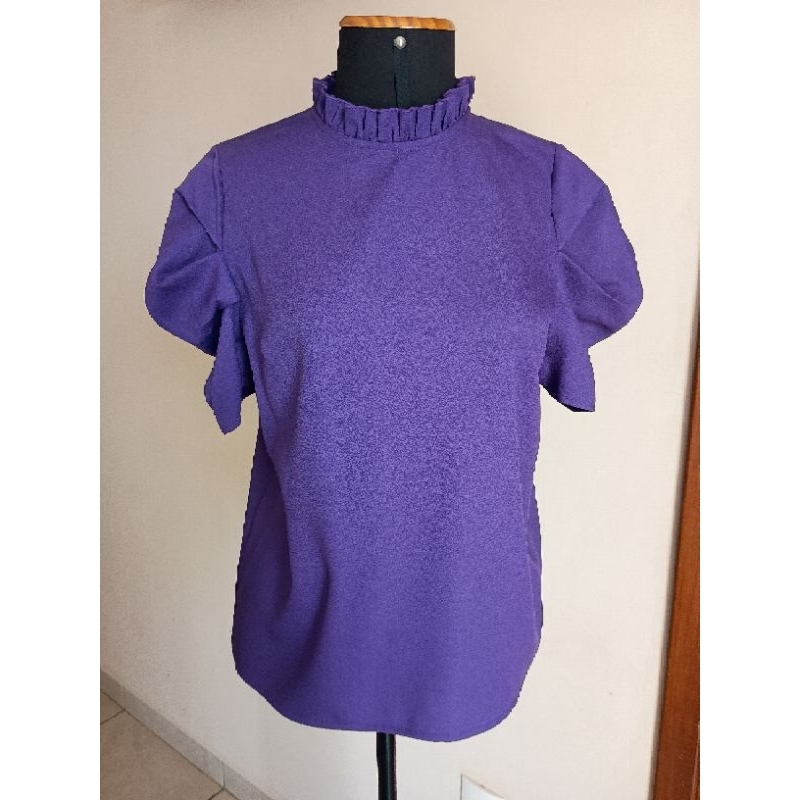 BRECHO blusa roxa gola alta manga bufante roxa