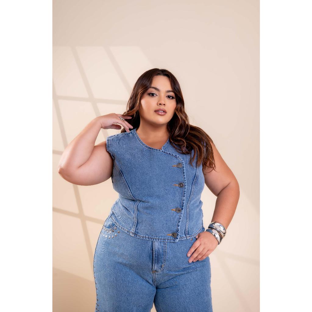 Blusa Cropeed Jeans Feminino Plus Size Sem Lycra, Detalhe De Feche Lateral, Revesst Jeans.