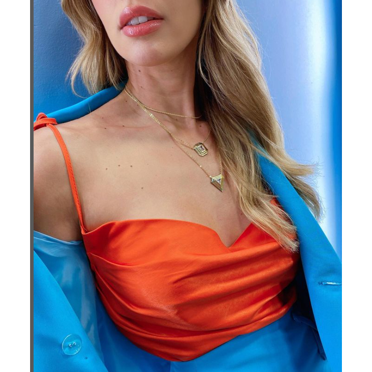 Blusa de alcinha em cetim gola boba