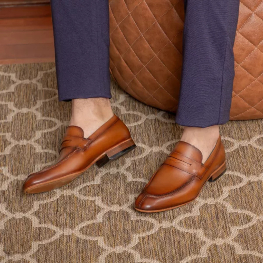 Sapato Masculino Mocassim Social Chique Loafer Fechado Sem Cadarço Sola em Couro Esporte Fino Noivo