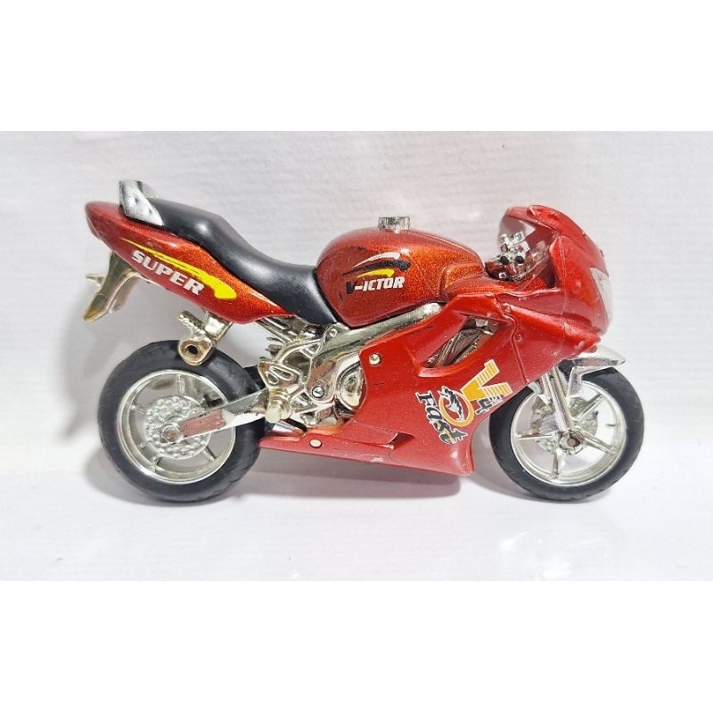 Miniatura moto para restaurar diorama sucata