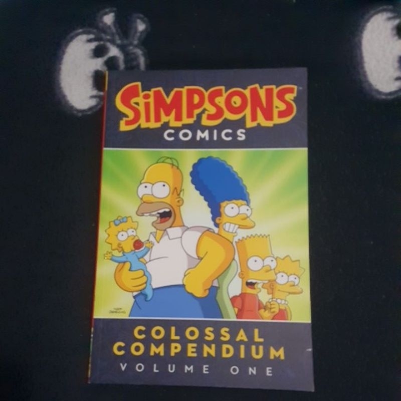 Simpsons Comics: Colossal Compendium volume one em inglês