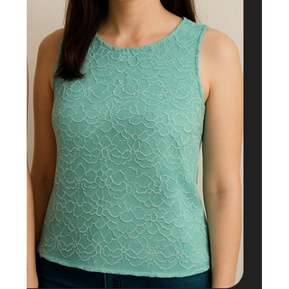 Blusa feminina. Regatinha com renda chantilly