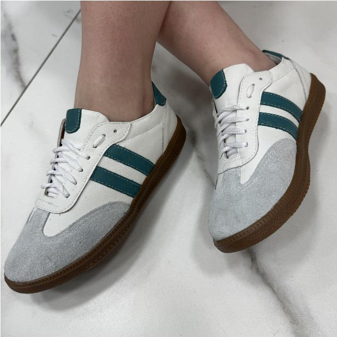 Tênis Feminino em Couro Legítimo Branco com Faixas Verdes – Estilo e Conforto Premium