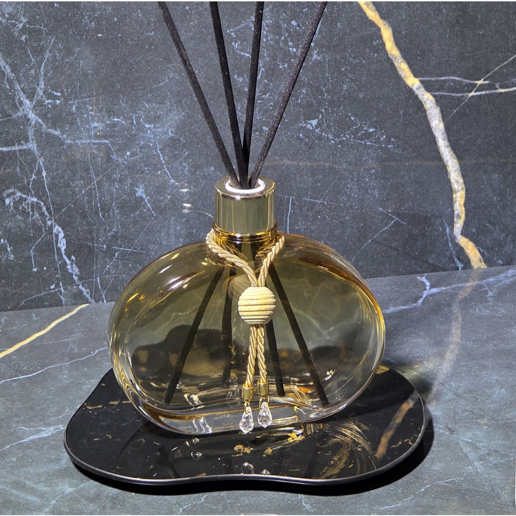 Kit Aromatizador de Luxo Dourado Bandeja Efeito Marmore 350ml Presente Decoração