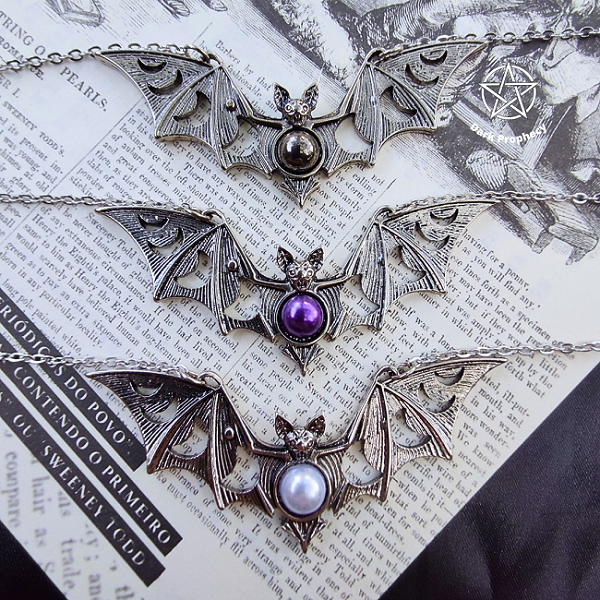 Colar Morcego com Fases da Lua em Oferta na Shopee