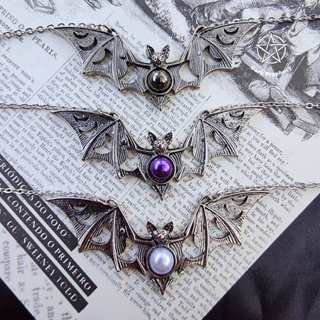 Colar Morcego com Fases da Lua em Oferta na Shopee