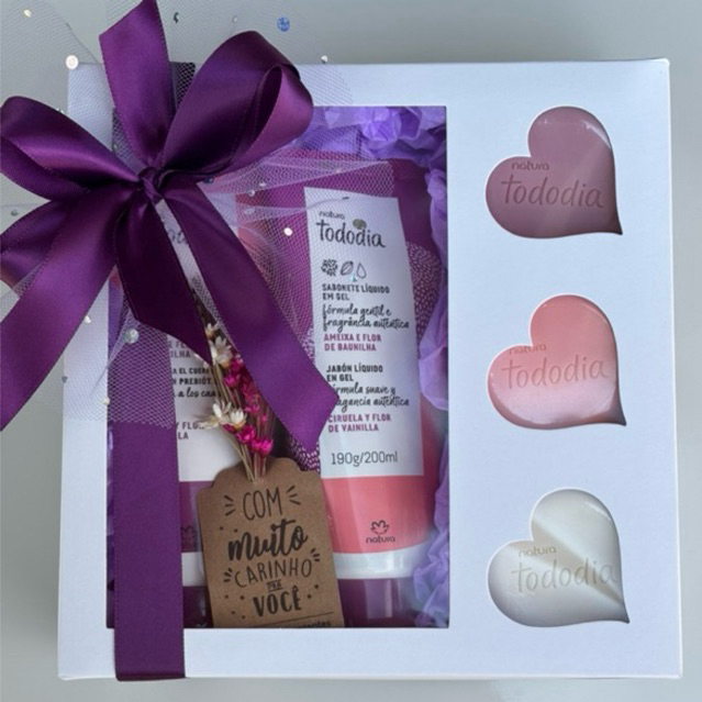 Kit Completo presente feminino Natura Ameixa e flor de baunilha hidratante, sabonete líquido, e sabonetes em barra sort.