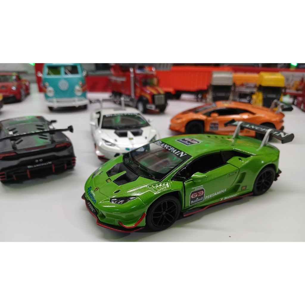 MINIATURA LAMBORGHINI HURACAN SUPER TROFEO ESCALA 1/36 A FRICÇÃO FABRICANTE KINSMART