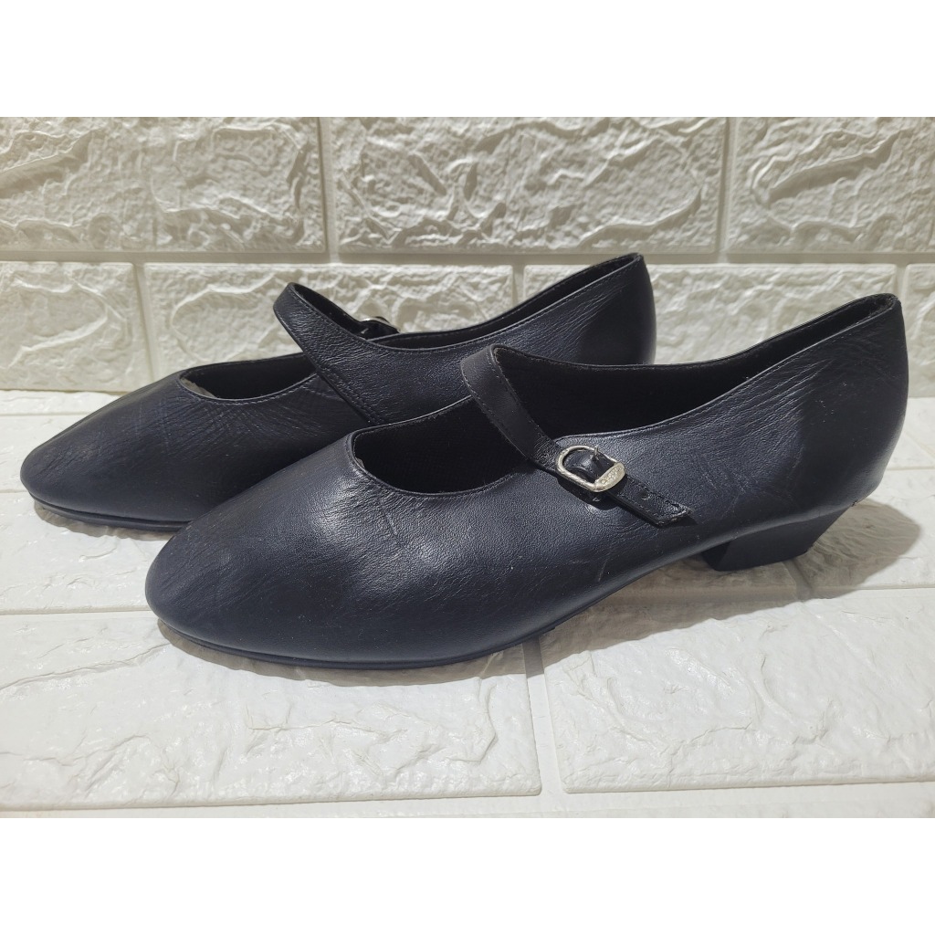 Sapato preto couro estilo dança ou antigo vintage CAÇULA 38 usado conforme fotos e anúncio
