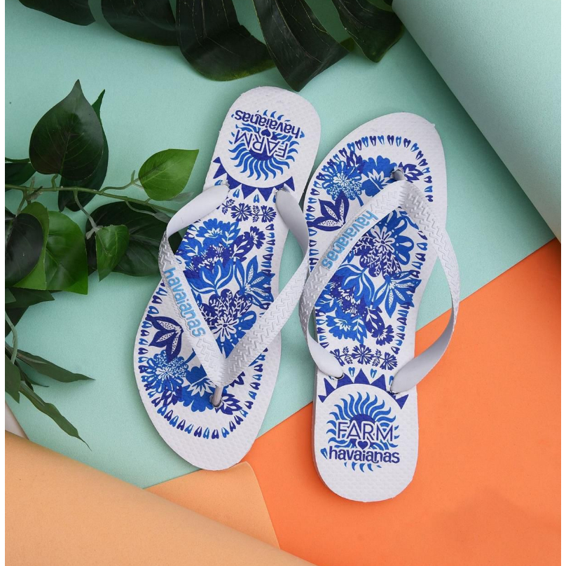 Chinelo De Dedo Tipo Farm Com Correia E Estampas Diferenciadas Leve E Confortável
