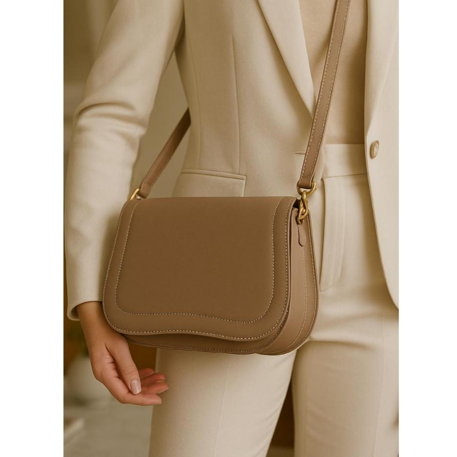 BOLSA BAGUETE MARIANA FEMININA ESTILOSA DETALHE METAIS DOURADOS