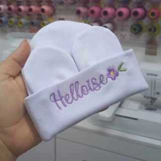 Kit Touca e Luvas Maternidade Recém-Nascido Super Macia Malha 100% Algodão RN Bordado Nome + Borboleta ou Flor. em Oferta na Shopee