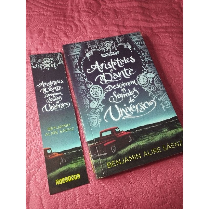 Livro Aristóteles e Dante Descobrem os Segredos do Universo  Benjamin Alire Sáenz | Romance Juvenil LGBTQIA+ | Semi-Novo