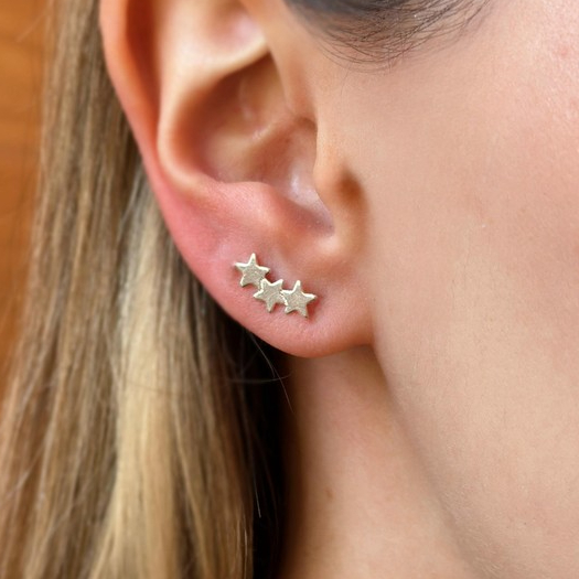 Brincos earcuff  e earhook semi joia prata 925 e ouro 18k estrela chapada