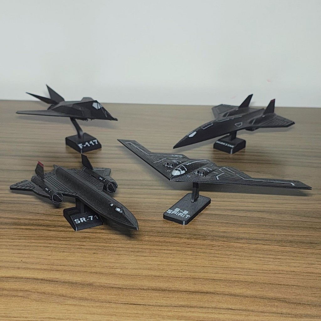Kit 4 aeronaves Miniatura colecionável em kit de montagem SR71 B2 Darkstar e F117 Avião de guerra