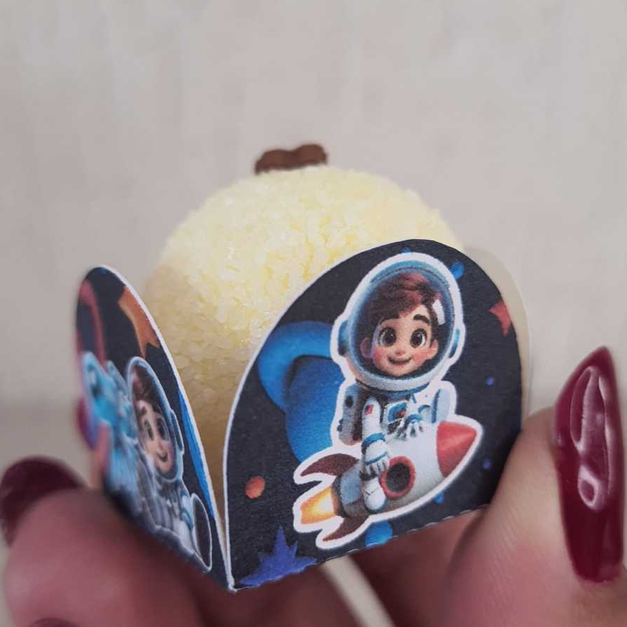 Forminhas Personalizada de Doce 4 Pétalas Astronauta Menino Brigadeiro, Festa, Aniversário