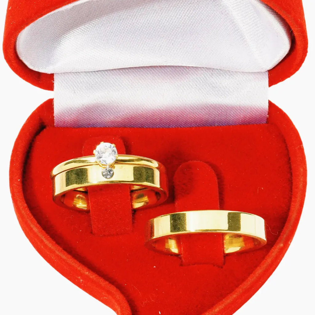 Par de Alianças de Noivado 4mm com Anel Solitário e Caixinha de Veludo em Oferta na Shopee