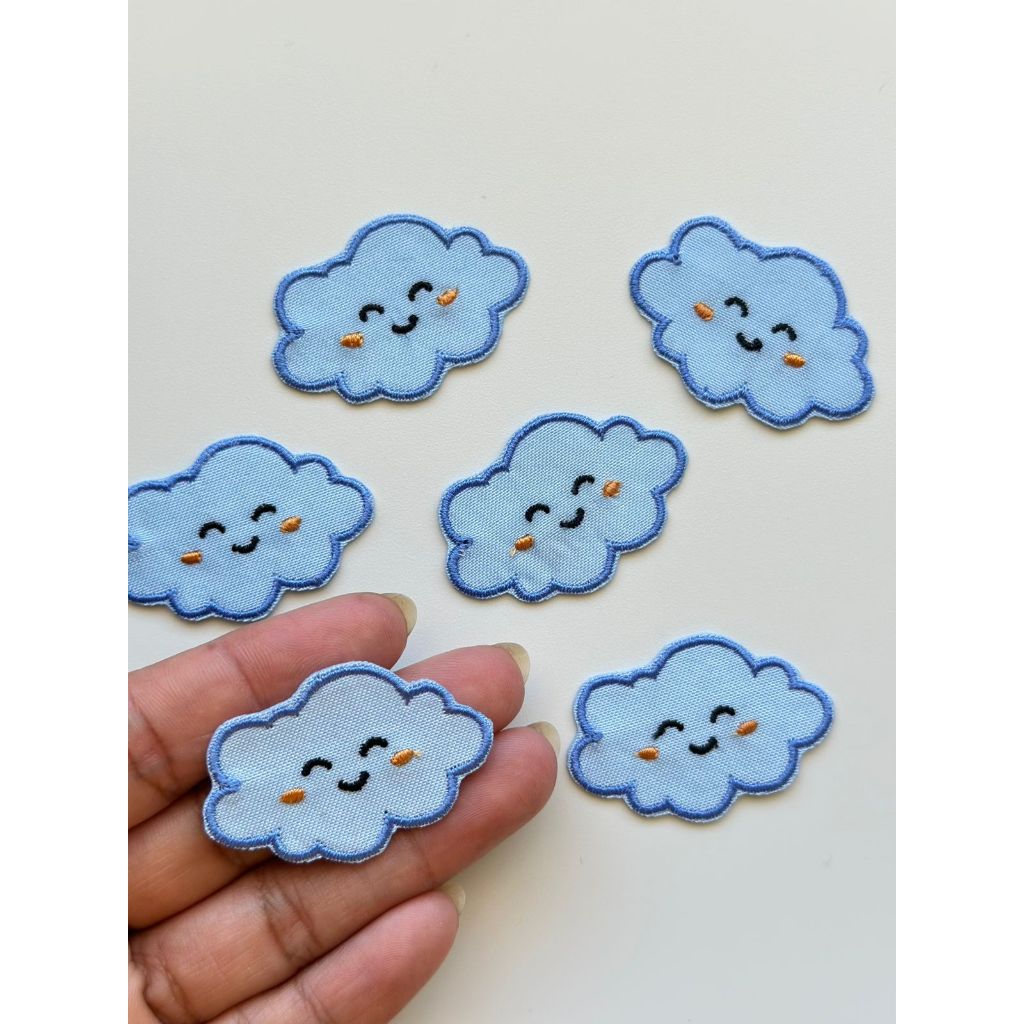 Aplique Patches Termocolante para Roupas e Tecidos - Mini Nuvem Azul 4x2,5cm