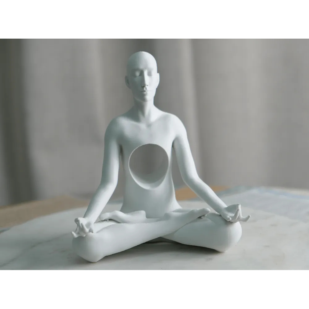 Imagem Escultura Decorativa Figura Meditando Minimalista – Harmonia e Elegância para Sala, Escritório ou Espaços Zen