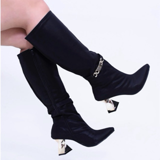 Bota cano longo no joelho detalhe metal salto cromado espiral 8 cm em Oferta na Shopee