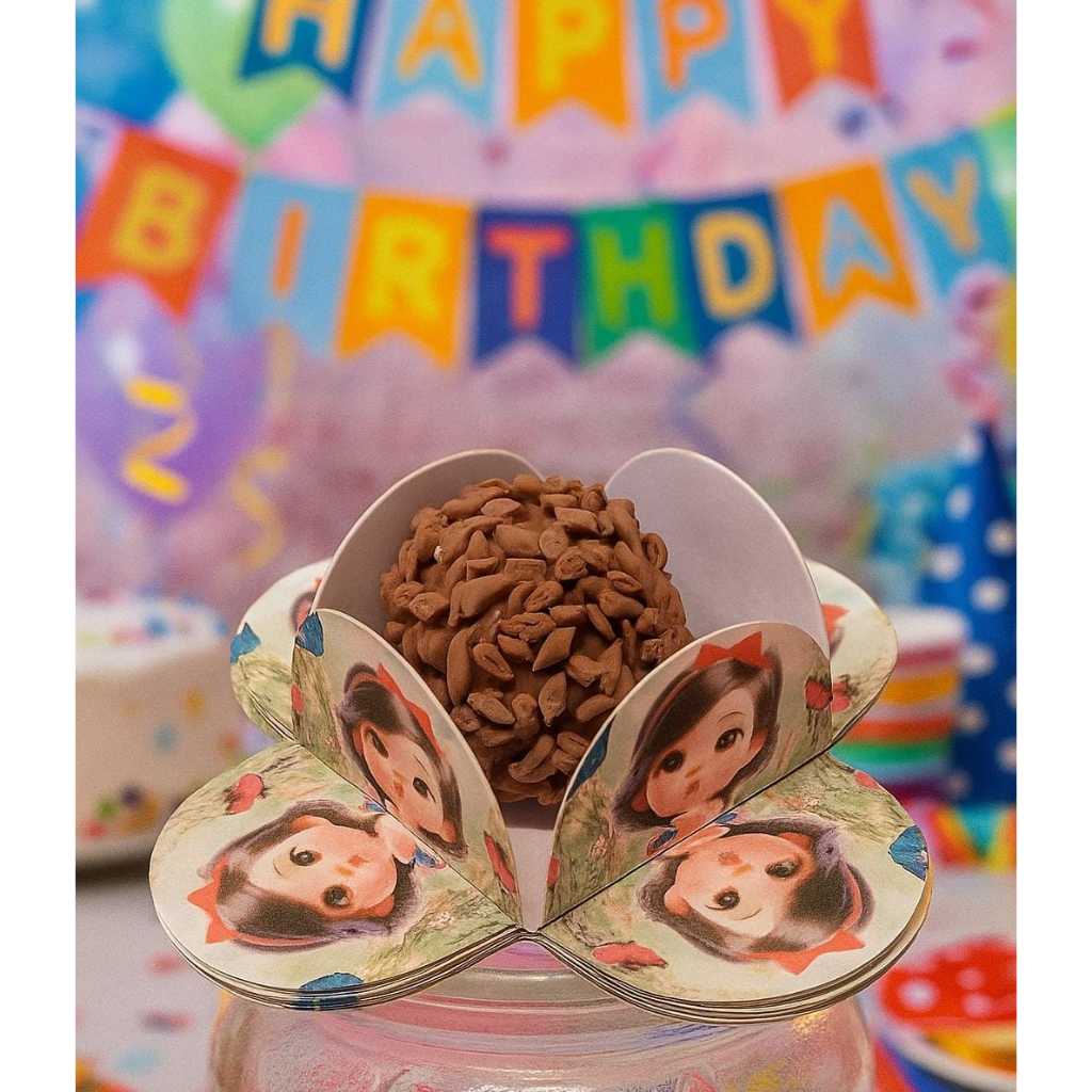 Forminha para Brigadeiro  Aniversario  Branca de Neve Forminha 4 Pétalas  Beijinho Envio Imediato