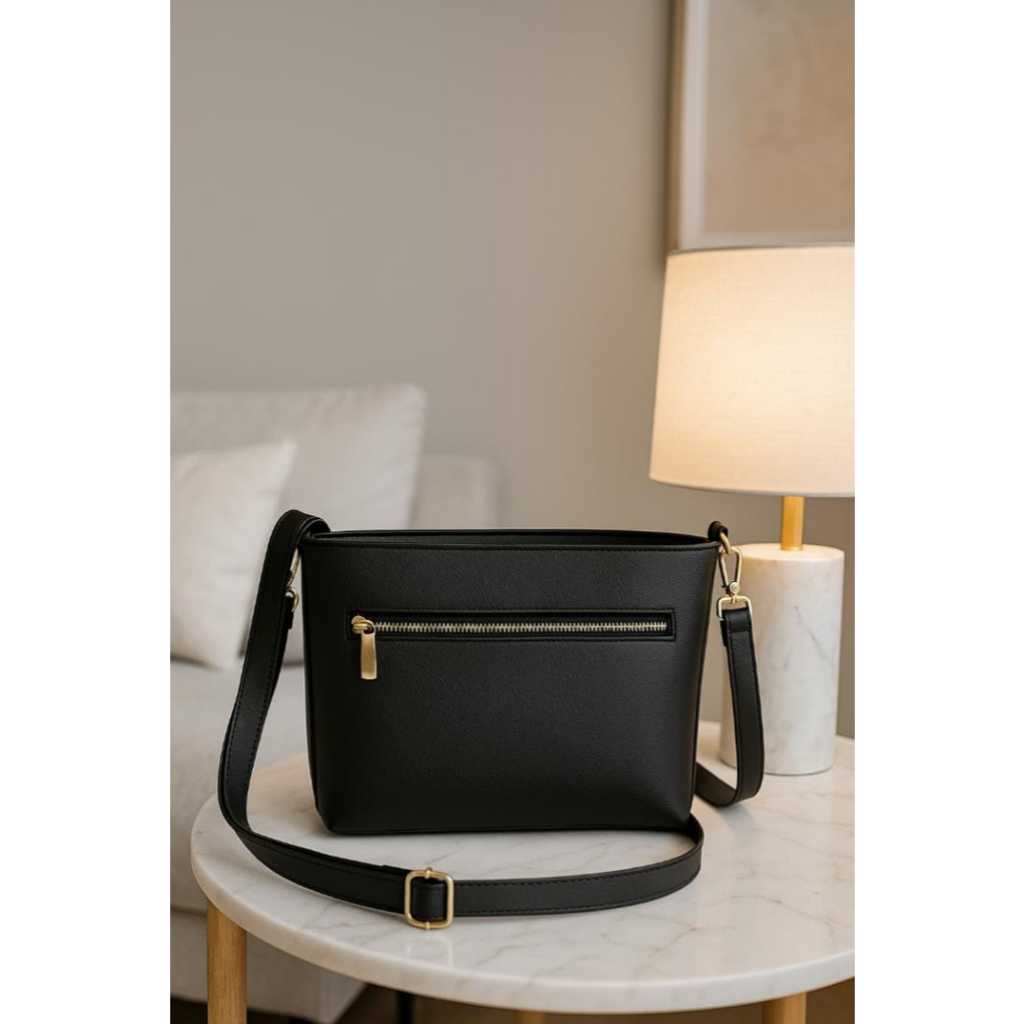 Bolsa Feminina Transversal em Couro Sintético | Alça Ajustável e Zíper Dourado – Moda Elegante e Sofisticada”