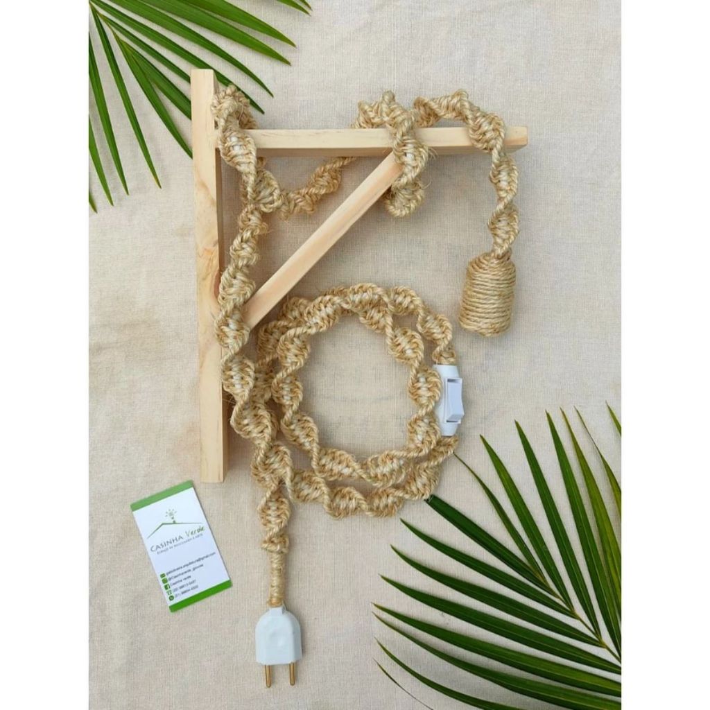 Luminaria arandela de parede rustica mão francesa madeira pinus, macramê sisal 2m, para quarto, cabeceira, sala, varanda