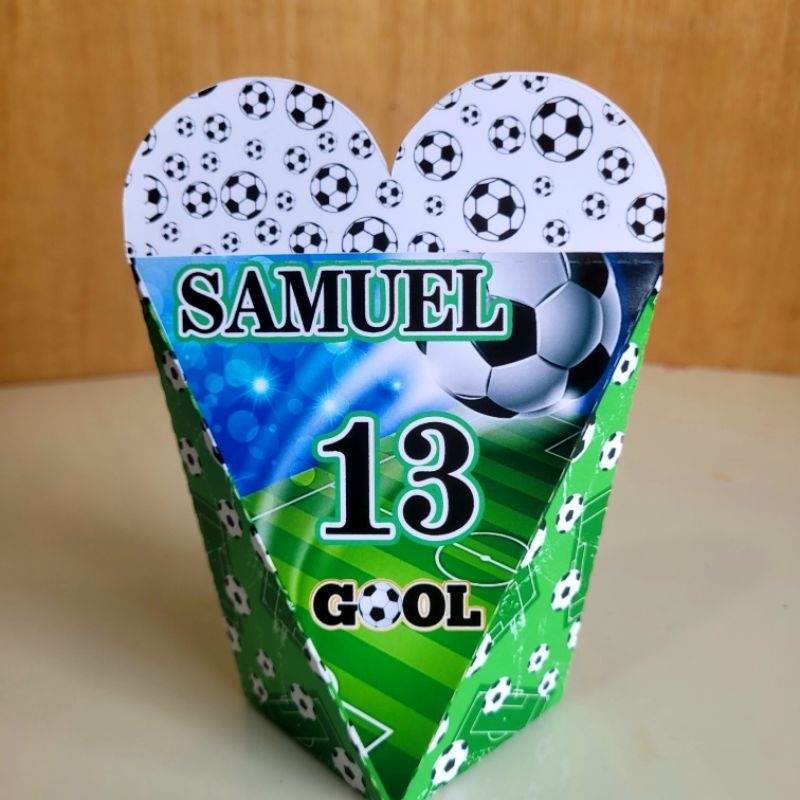 caixa coração personalizada para lembrancinha de mesa de aniversario infantil ,tema futebol, bola de jogo,esporte menino