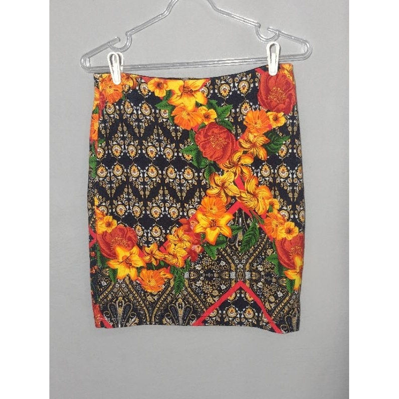 Saia Lápis Bluesteel ajustada em algodão texurizado estampa de arabescos Boho Chic veste P/M [VER MEDIDAS NA DESCRIÇÃO]