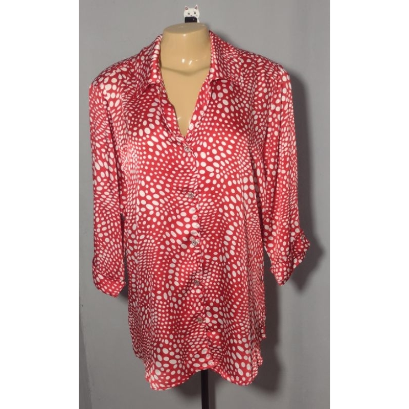 Camisa  Oversized Alongada em Cetim estampa poá veste GG [ VER MEDIDAS NA DESCRIÇÃO]