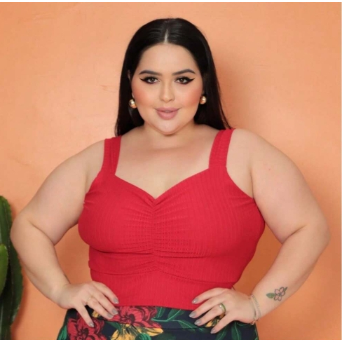 CROPED PLUS SIZE COM ALÇAS LARGAS E DETALHE FRONTAL FRANZIDO COM FORRO em Oferta na Shopee