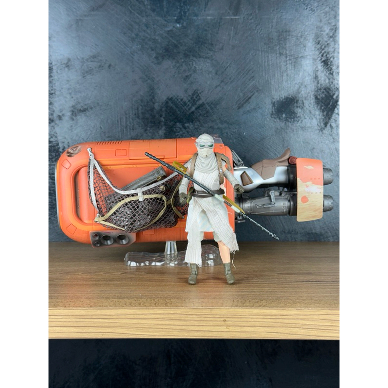 Nave e Boneco Articulado Hasbro Rey Speeder Jakku - Star Wars Black Series
