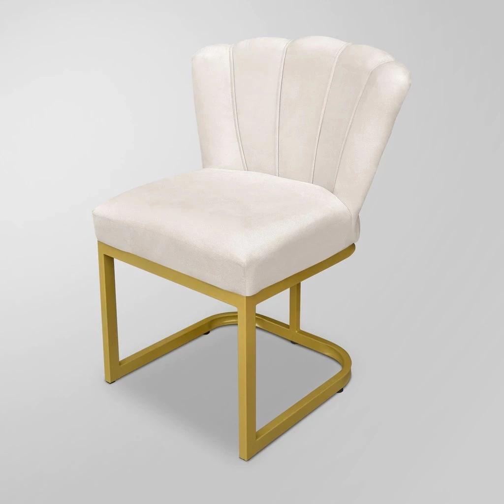 1 cadeira de jantar petala com base de ferro dourada