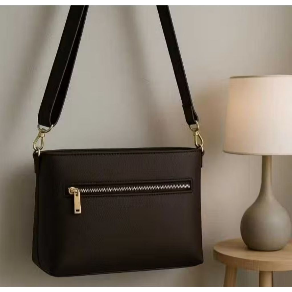 Bolsa Feminina Transversal em Couro Sintético | Alça Ajustável e Zíper Dourado – Moda Elegante e Sofisticada”