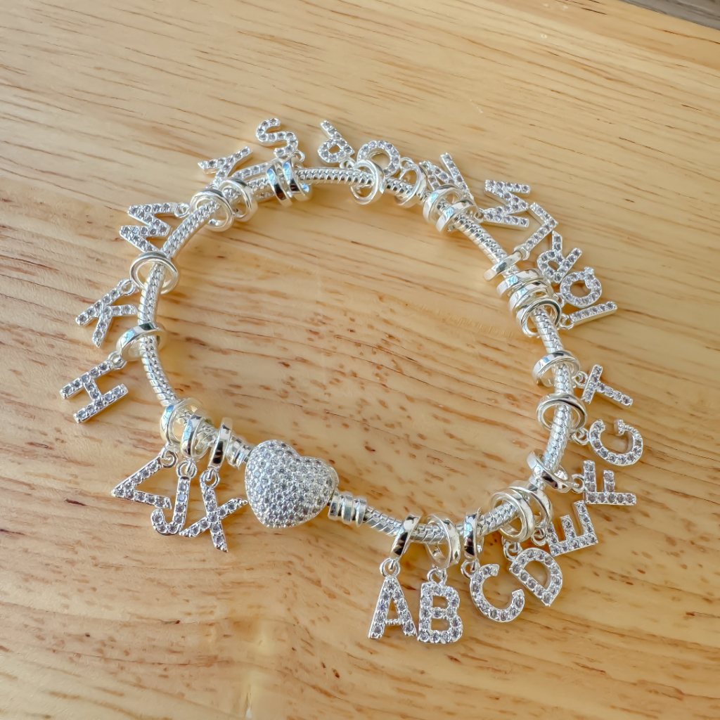 Pulseira Berloque Pingente Letra Cravejada Em Prata 925 em Oferta na Shopee