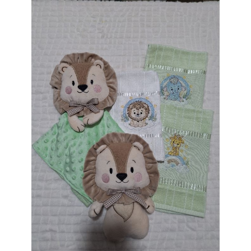 toalha com nome bordado personalizada safari combo naninha