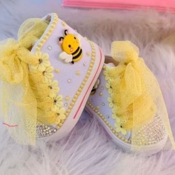 Tênis All starr botinha cano alto personalizado no tema Abelinha