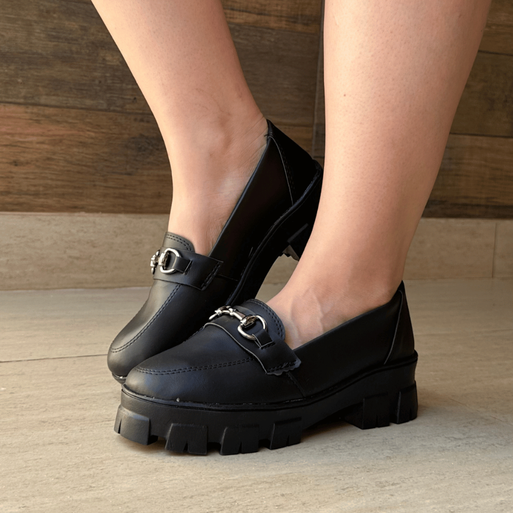 Mocassim Feminino Tratorado Oxford Plataforma Blogueira Confortável com Corrente
