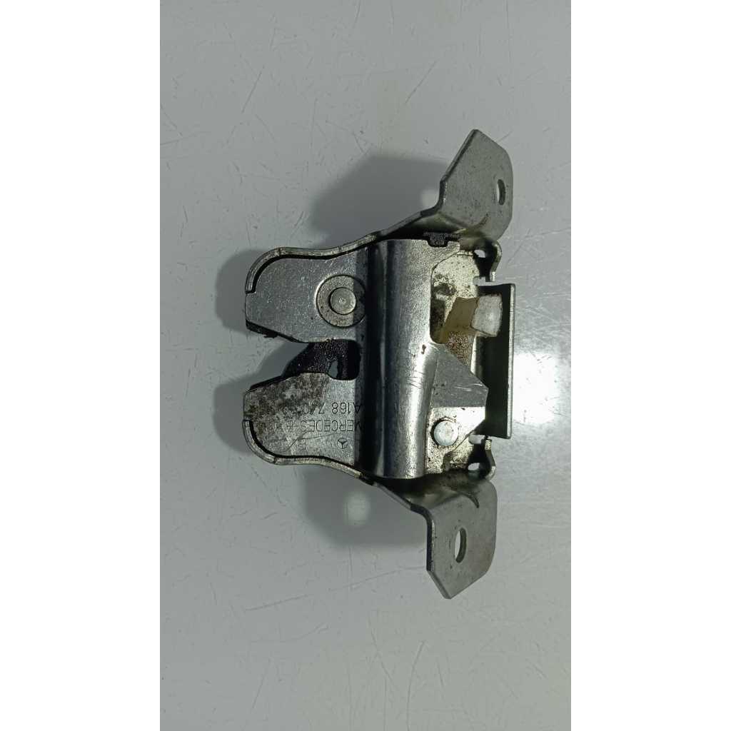 Fechadura Tampa Porta Malas Mbenz Classe A 160 190 Original
