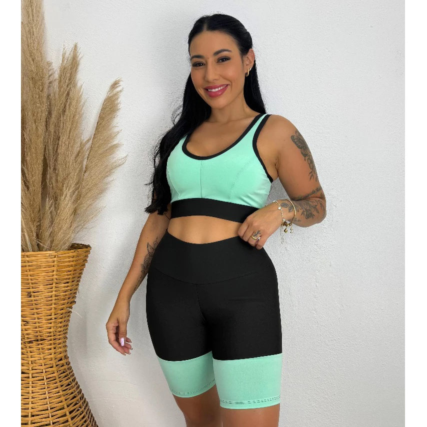 Conjunto Bermuda e Top Academia Fitness Feminino Detalhe Recortes