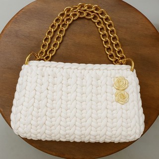 Bolsa de croche de fios de malha. Feitas a mão e super elegante