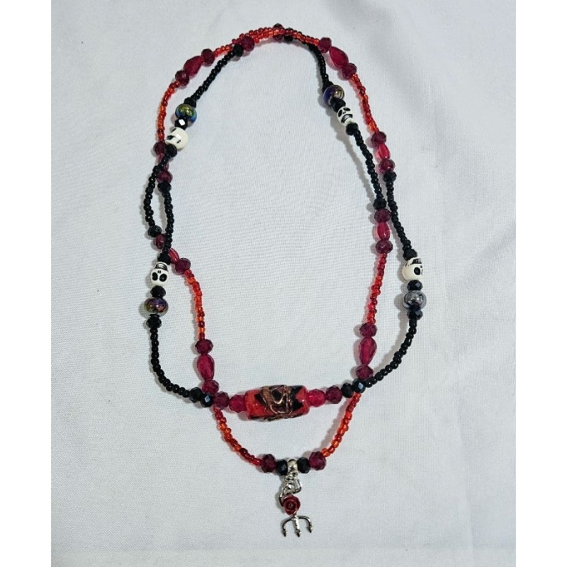 Guia pombagira vermelho e preto Maria Padilha Tata Caveira Mulambo Sete encruzilhadas Rosa caveira Umbanda candomblé