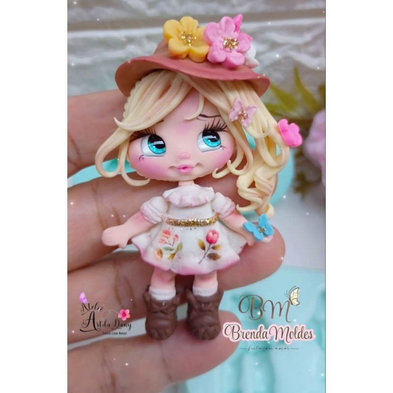 2 aplique em Biscuit menina camponesa,para laços chaveiros lembrancinhas em geral peça fica 7cm aproximadamente