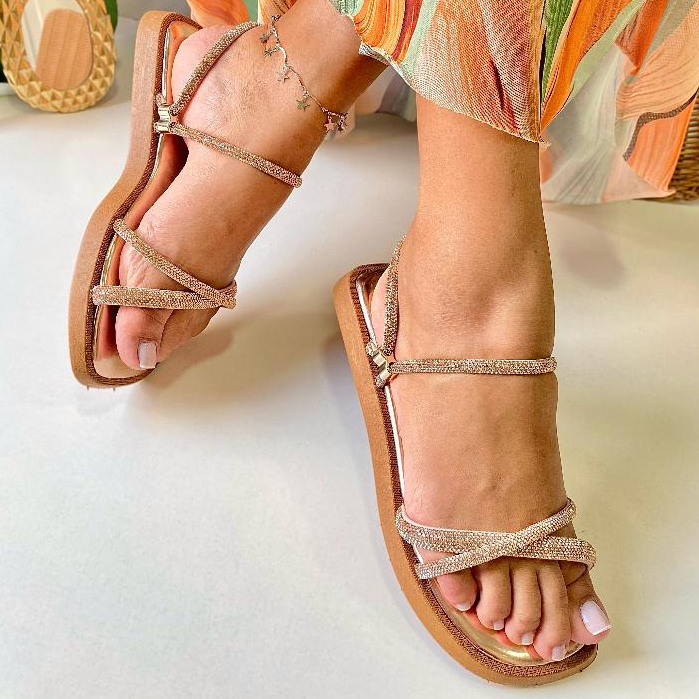 Sandália Feminina Rasteirinha Feminina Com Strass  Têndencia Verão Antiderrapante Leve em Oferta na Shopee