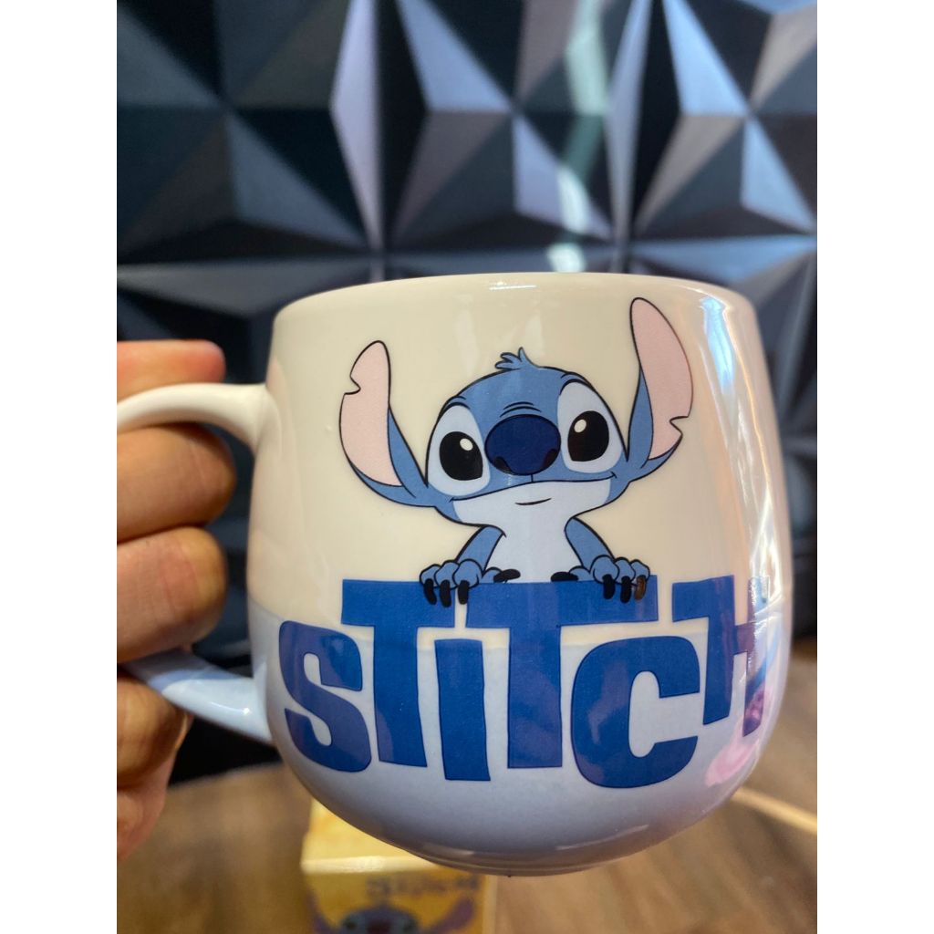 Caneca Stitch Maggie Disney Bebida Personagens + Linda Caixa Oficial Presente Zona Criativa 400ml