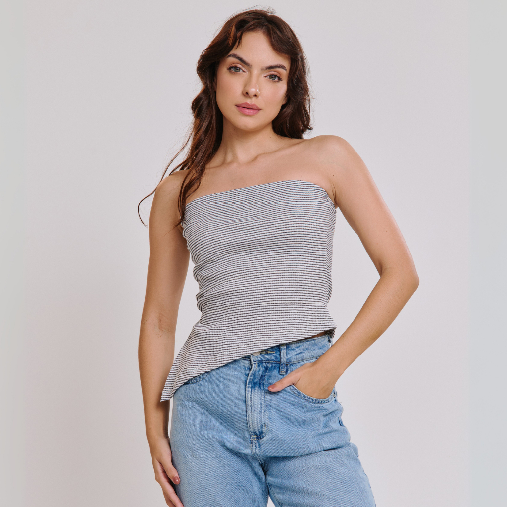 Blusa Feminina Tomara que Caia Assimétrico, Malha Canelada Listrada Busto Forrado Detalhe com Abertura Lateral